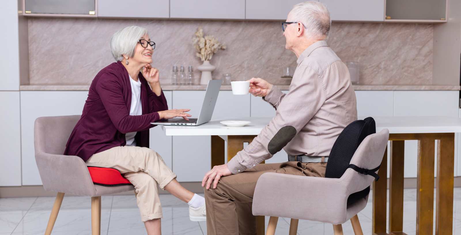 Кому и зачем нужна подушка для сидения Кому и зачем нужна подушка для сидения