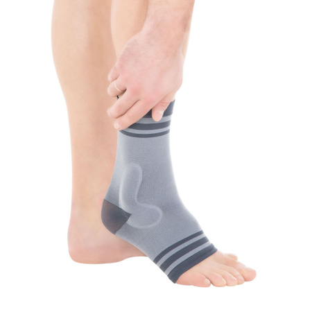 Бандаж компрессионный на голеностопный сустав с силиконовыми вкладышами Т-8611  Trives Бандаж компрессионный на голеностопный сустав с силиконовыми вкладышами Т-8611  Trives